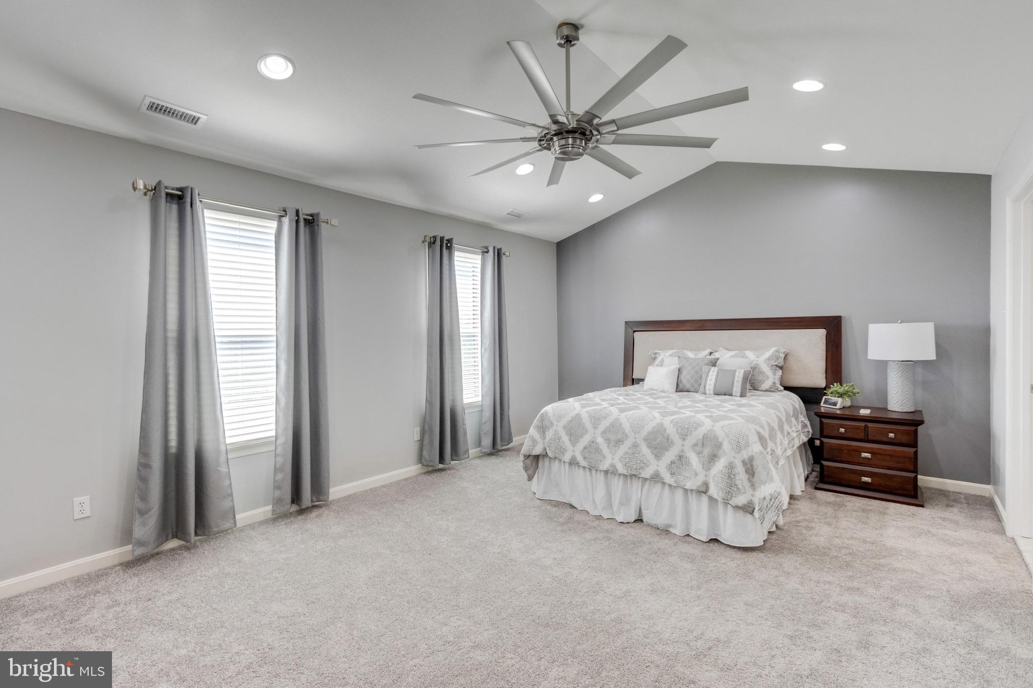 TARA OAKS - Residential