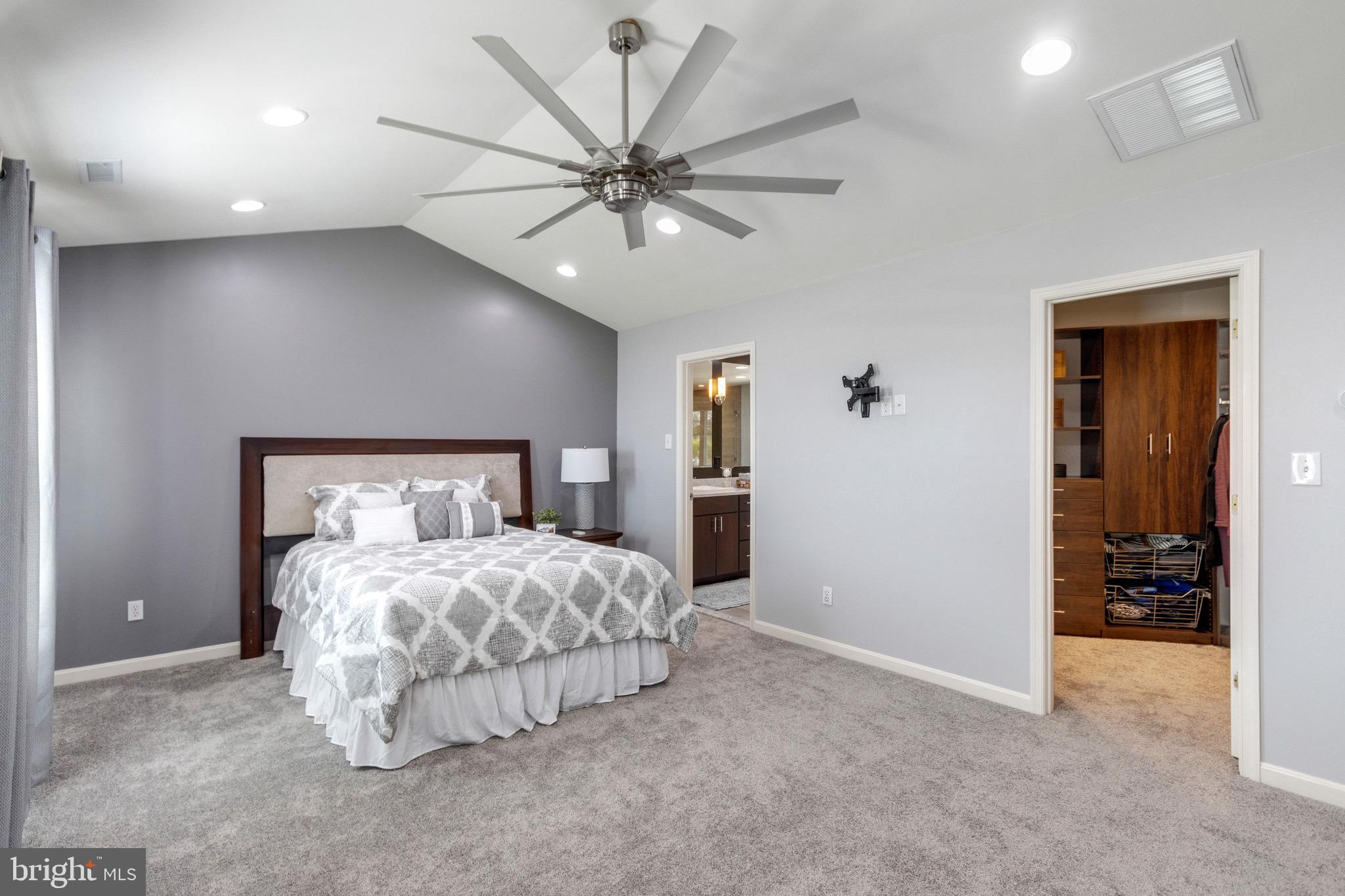 TARA OAKS - Residential