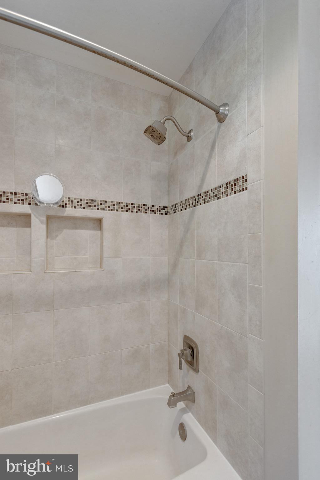 TARA OAKS - Residential