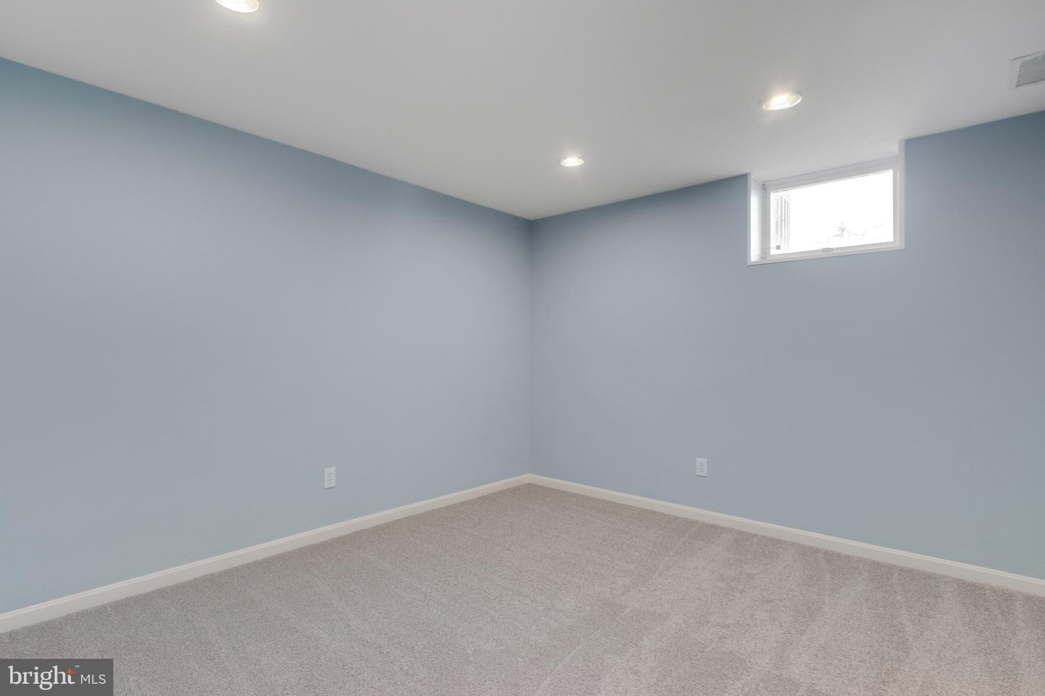 TARA OAKS - Residential