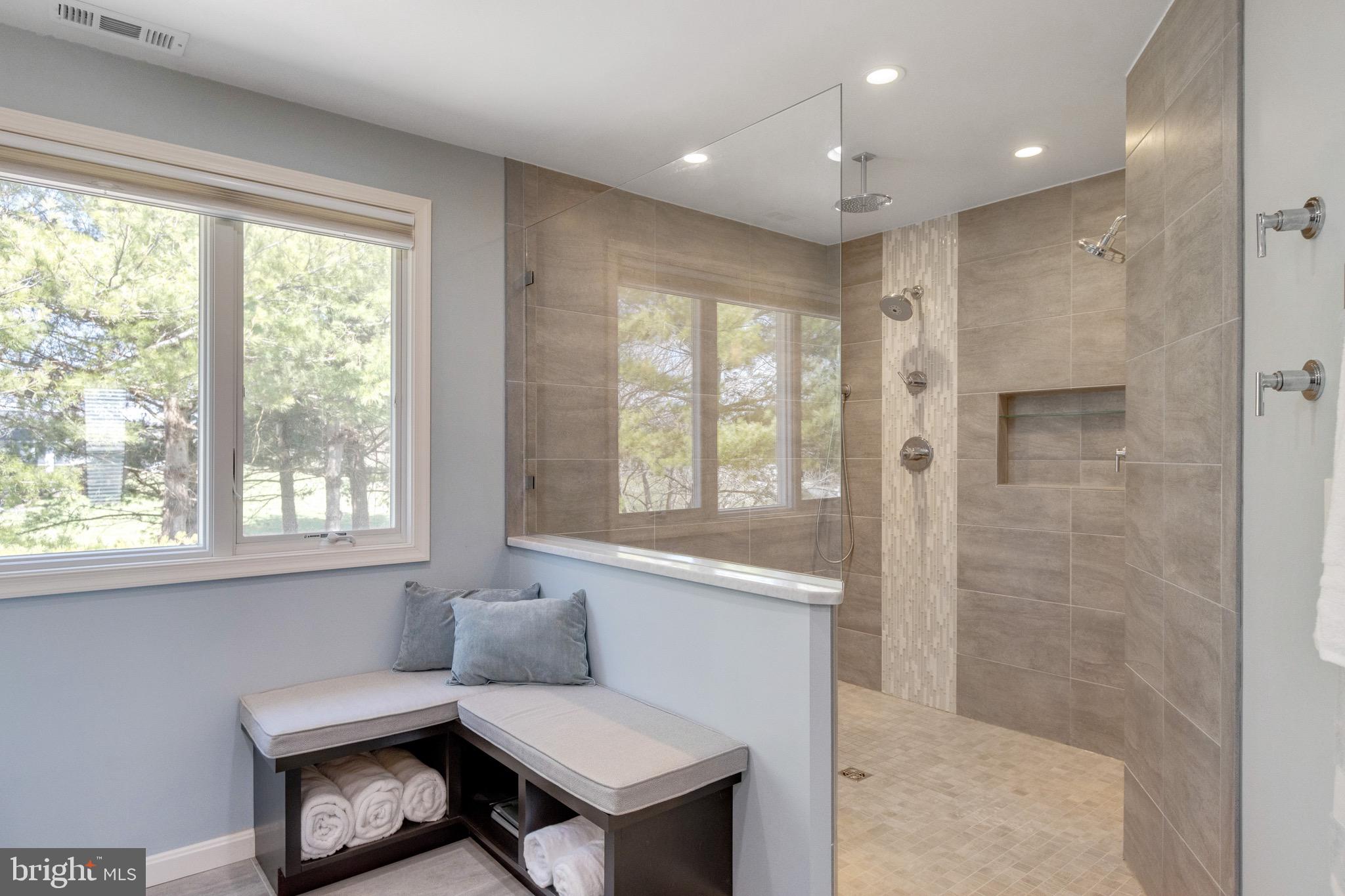 TARA OAKS - Residential