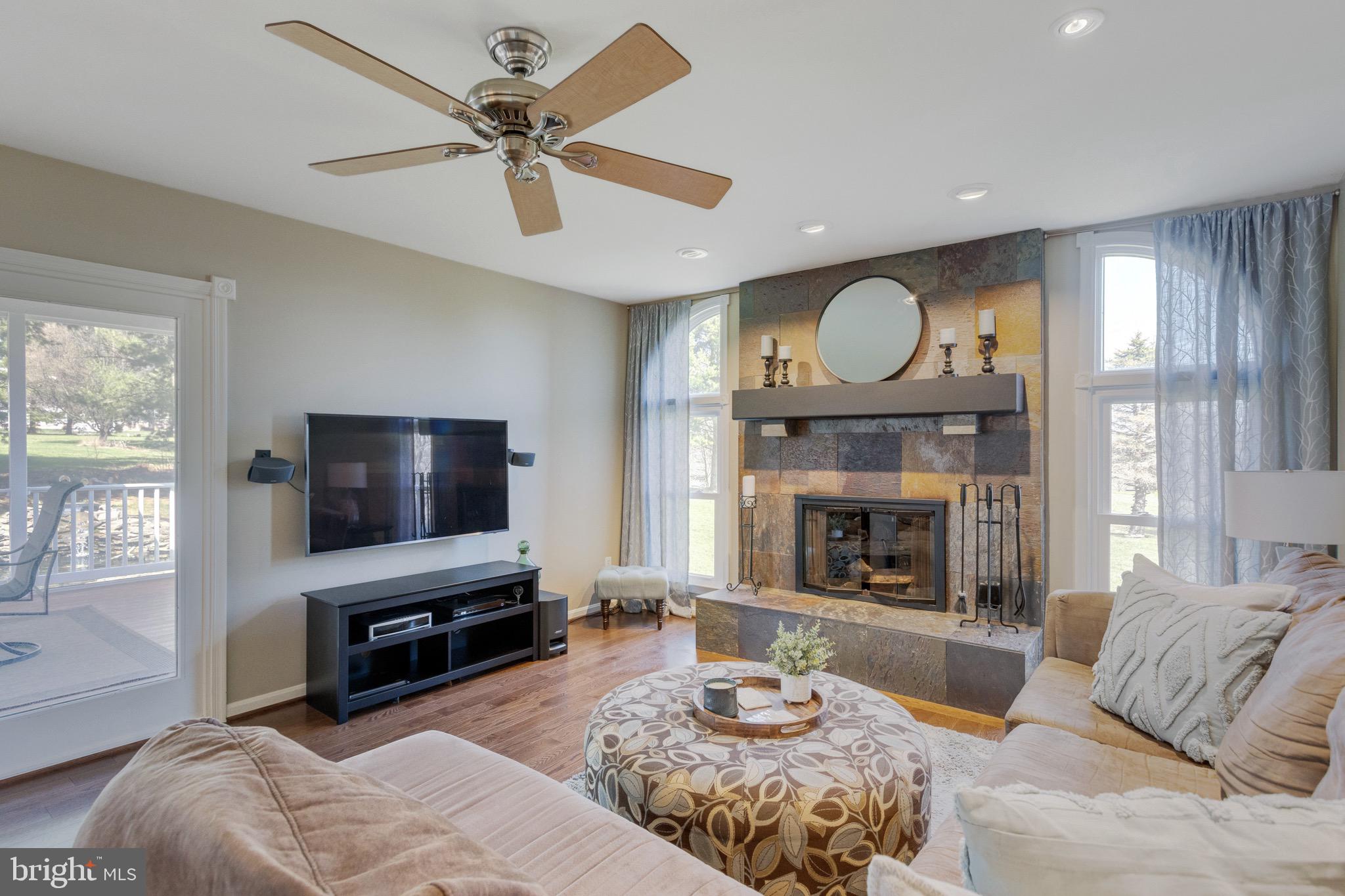 TARA OAKS - Residential