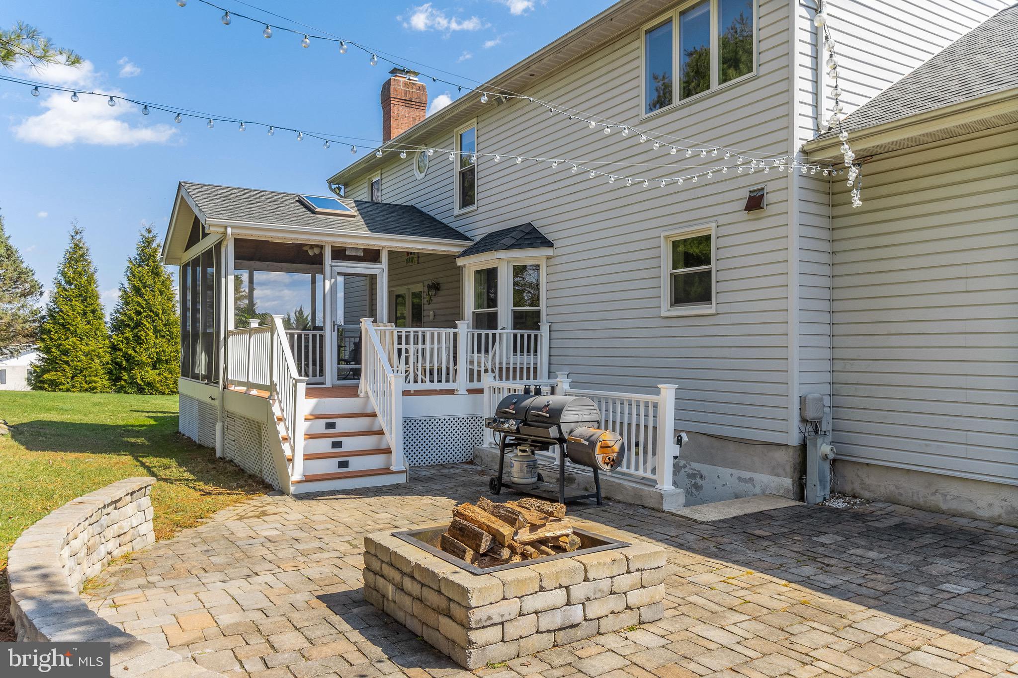 TARA OAKS - Residential