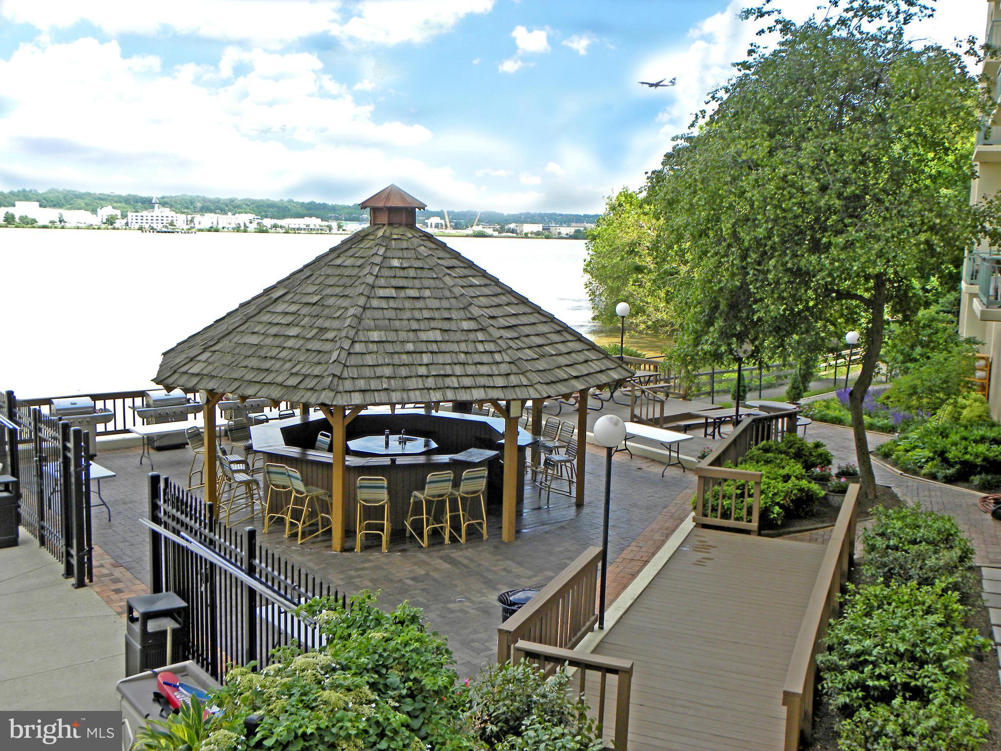 MARINA TOWERS - Residential