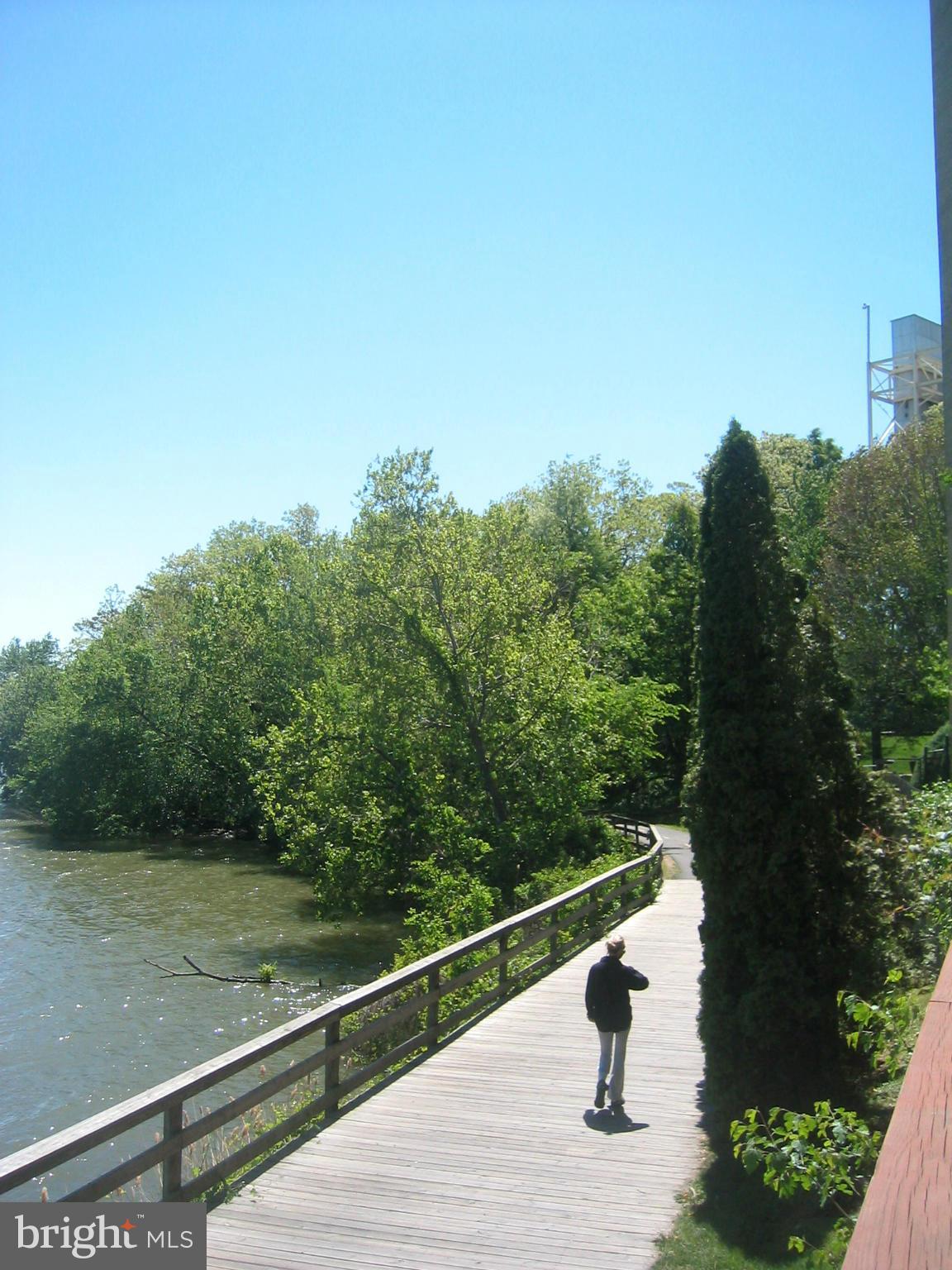 MARINA TOWERS - Residential