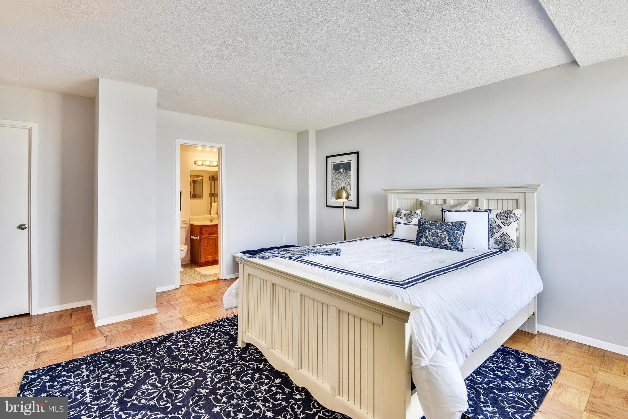 MARINA TOWERS - Residential