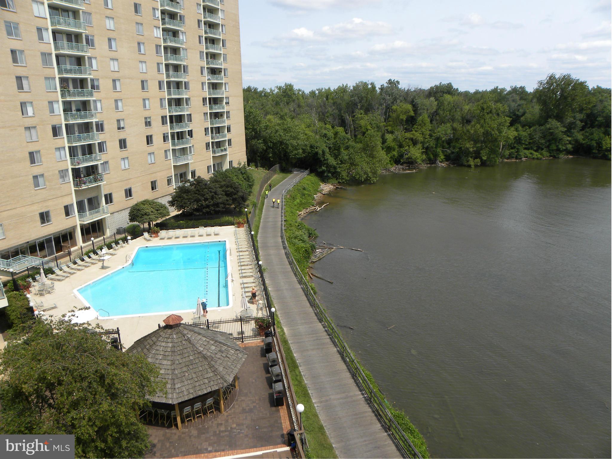 MARINA TOWERS - Residential