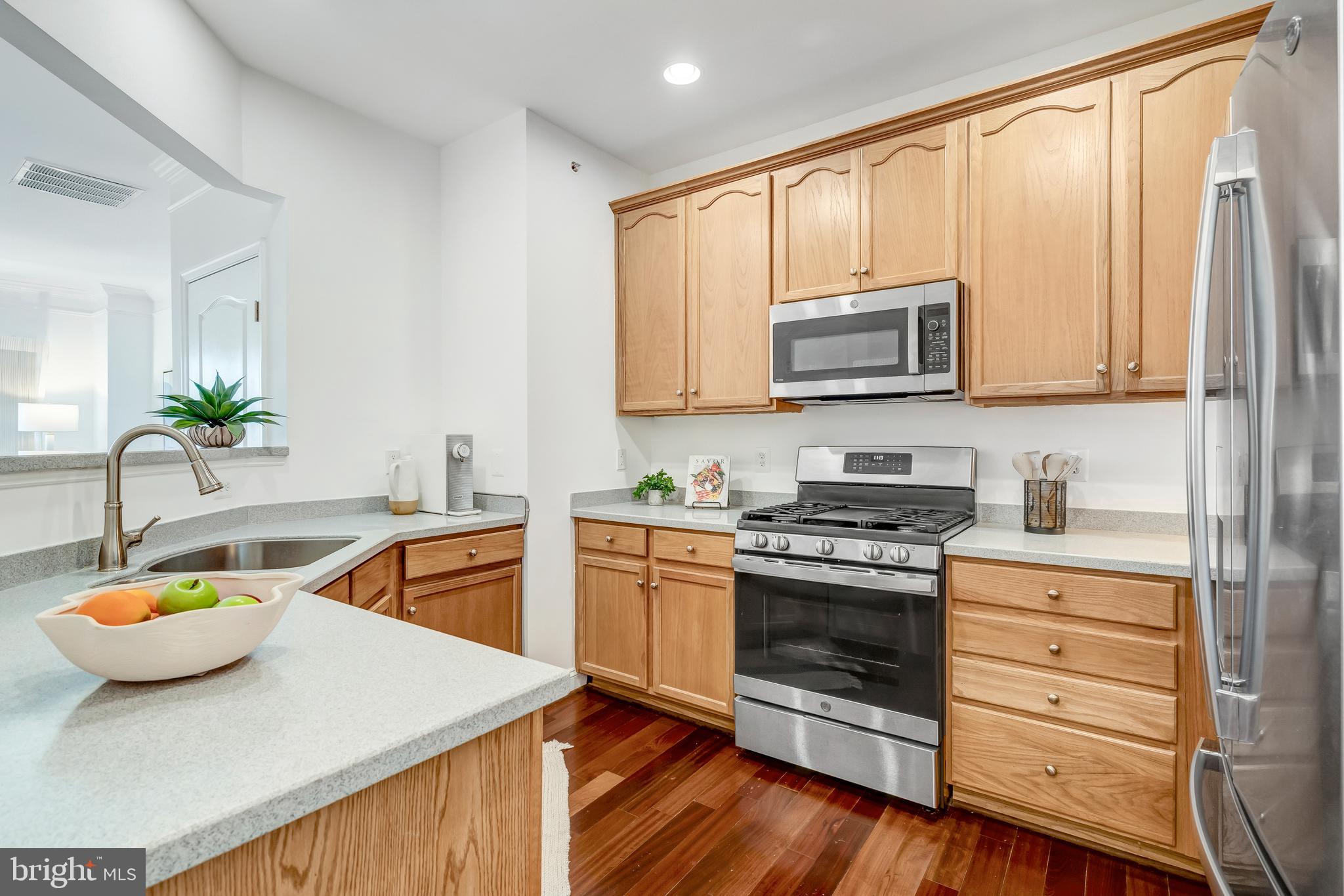 2901 SAINTSBURY PLAZA 404