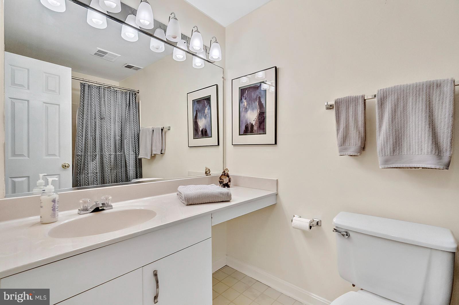 ASHBURN FARM - Residential