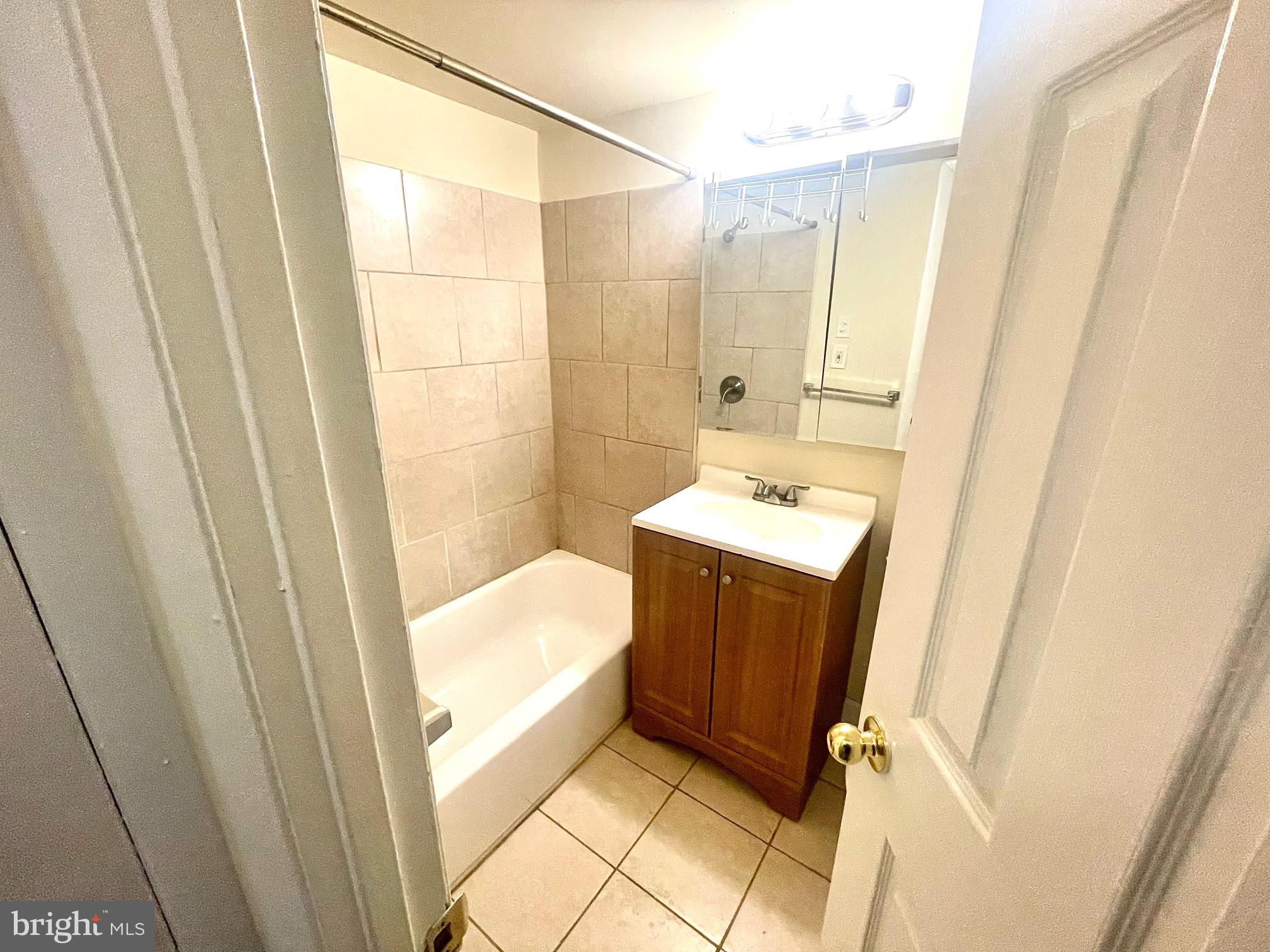 SWANN HILL CONDOMINIUMS - Residential