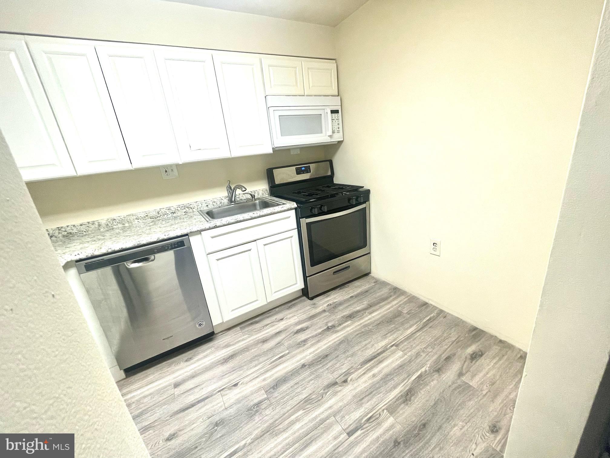 SWANN HILL CONDOMINIUMS - Residential