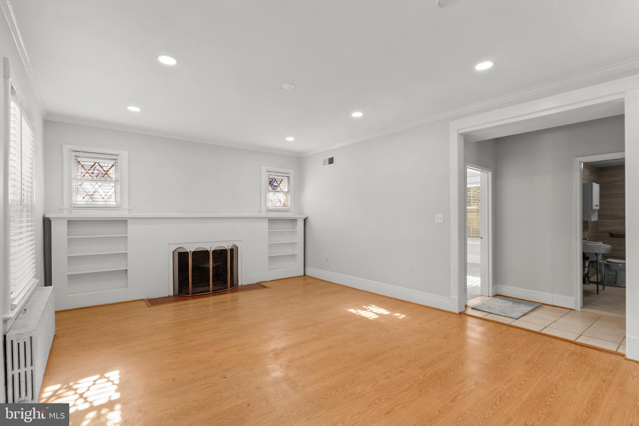 LYON VILLAGE - Residential Lease