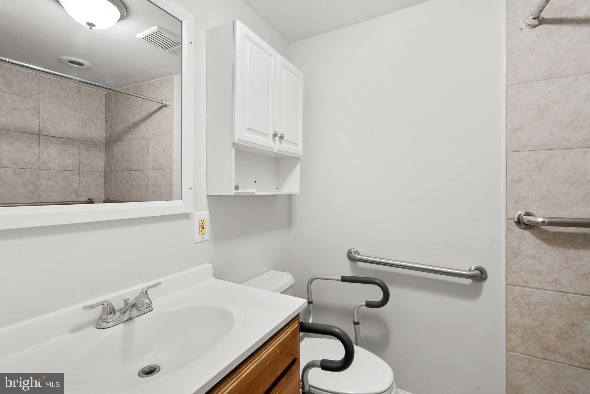 LYON VILLAGE - Residential Lease