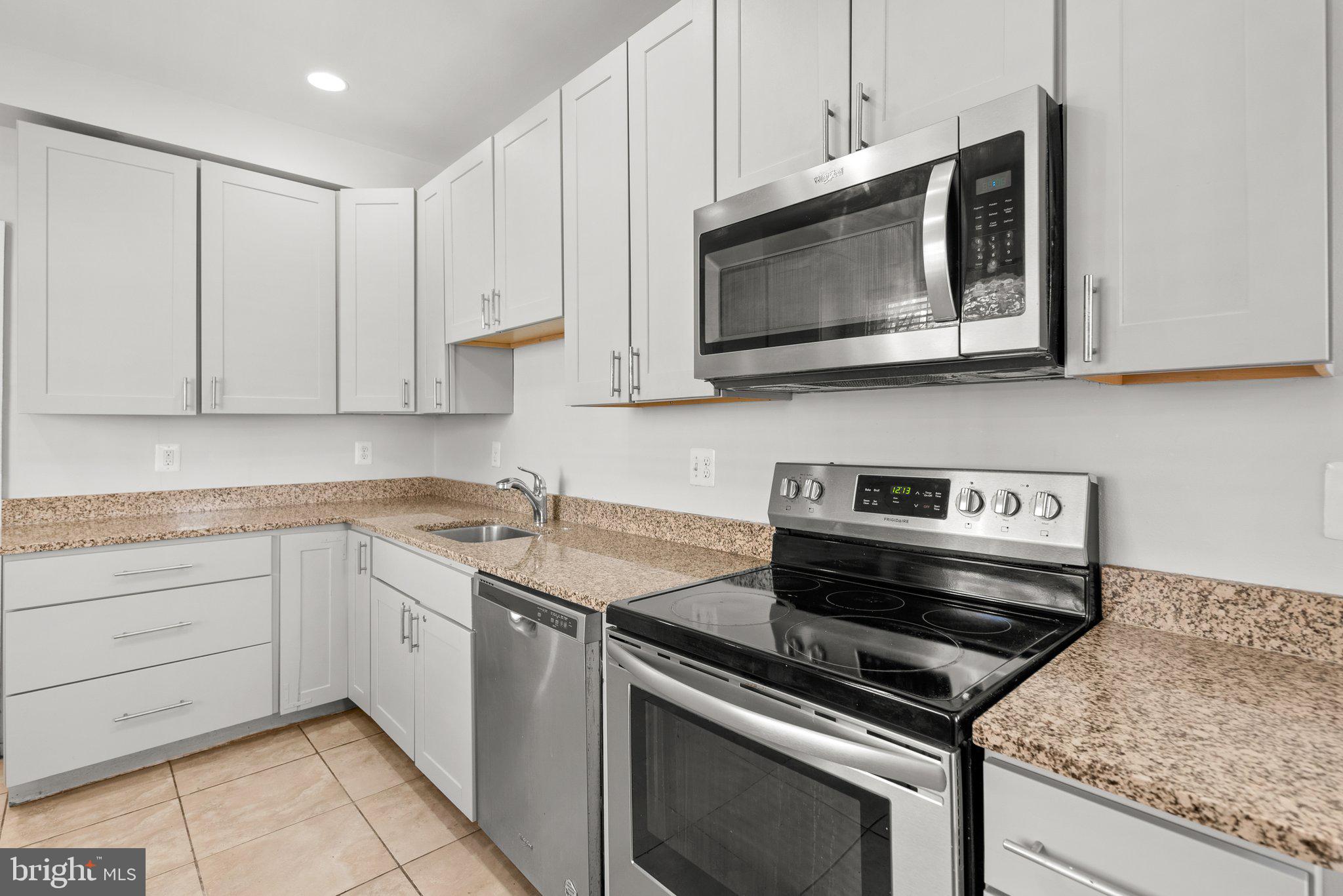 LYON VILLAGE - Residential Lease