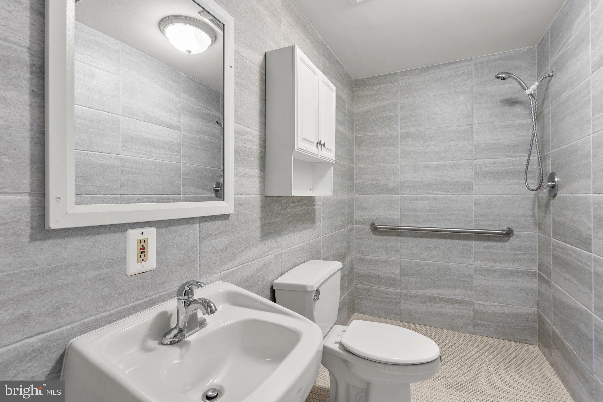 LYON VILLAGE - Residential Lease