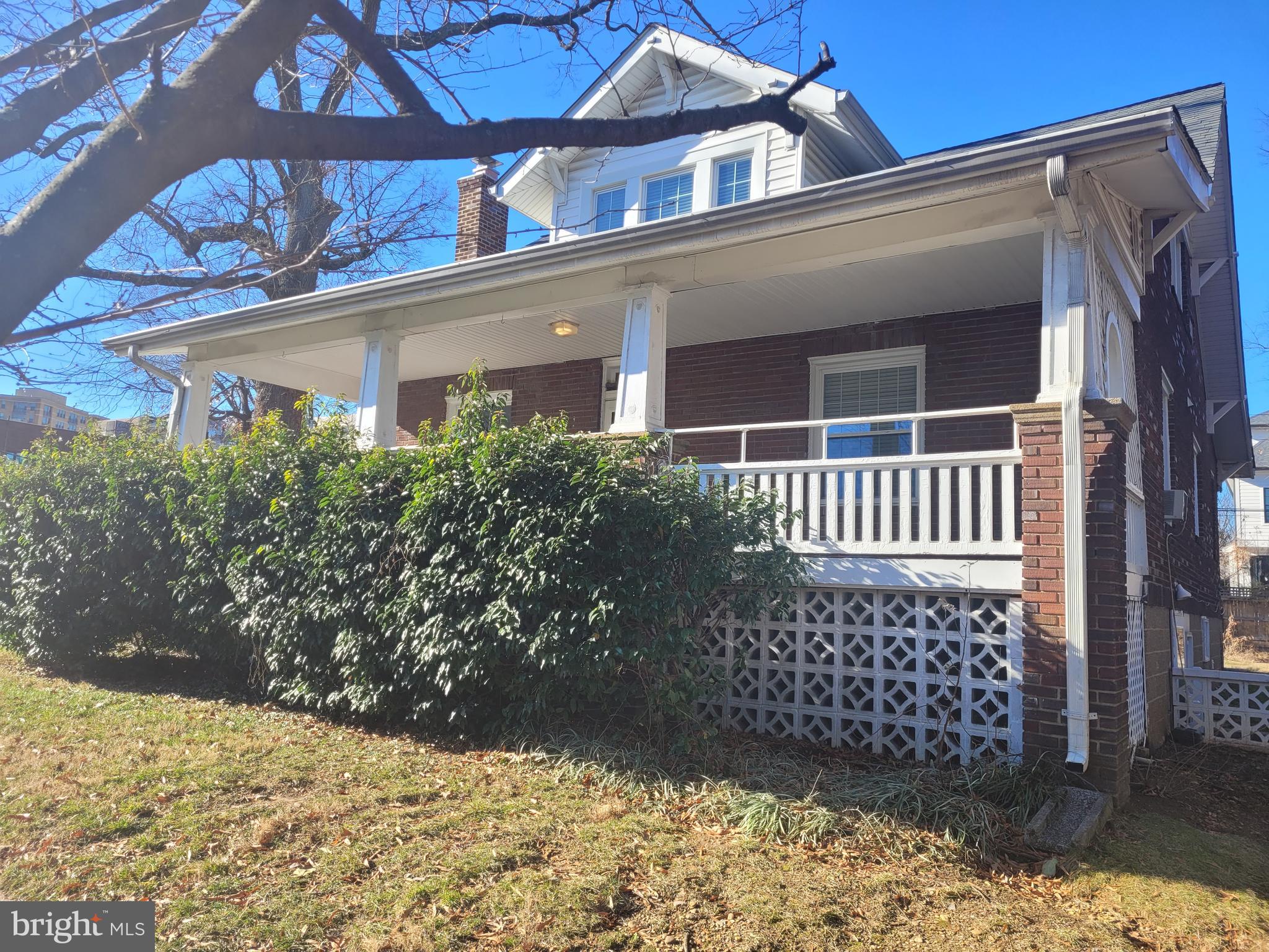 LYON VILLAGE - Residential Lease