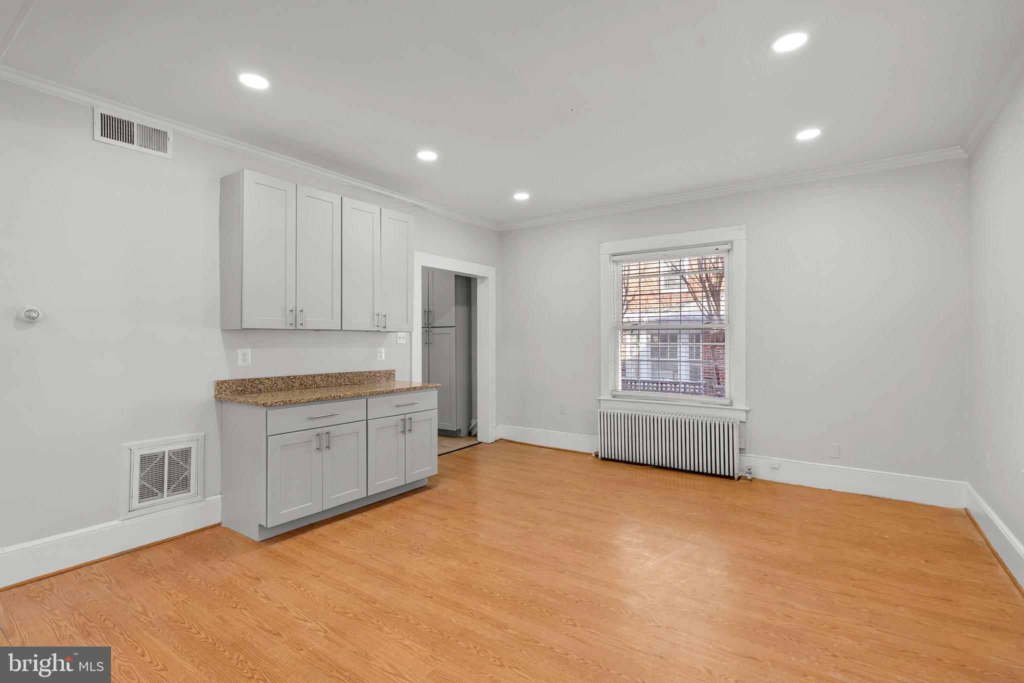 LYON VILLAGE - Residential Lease