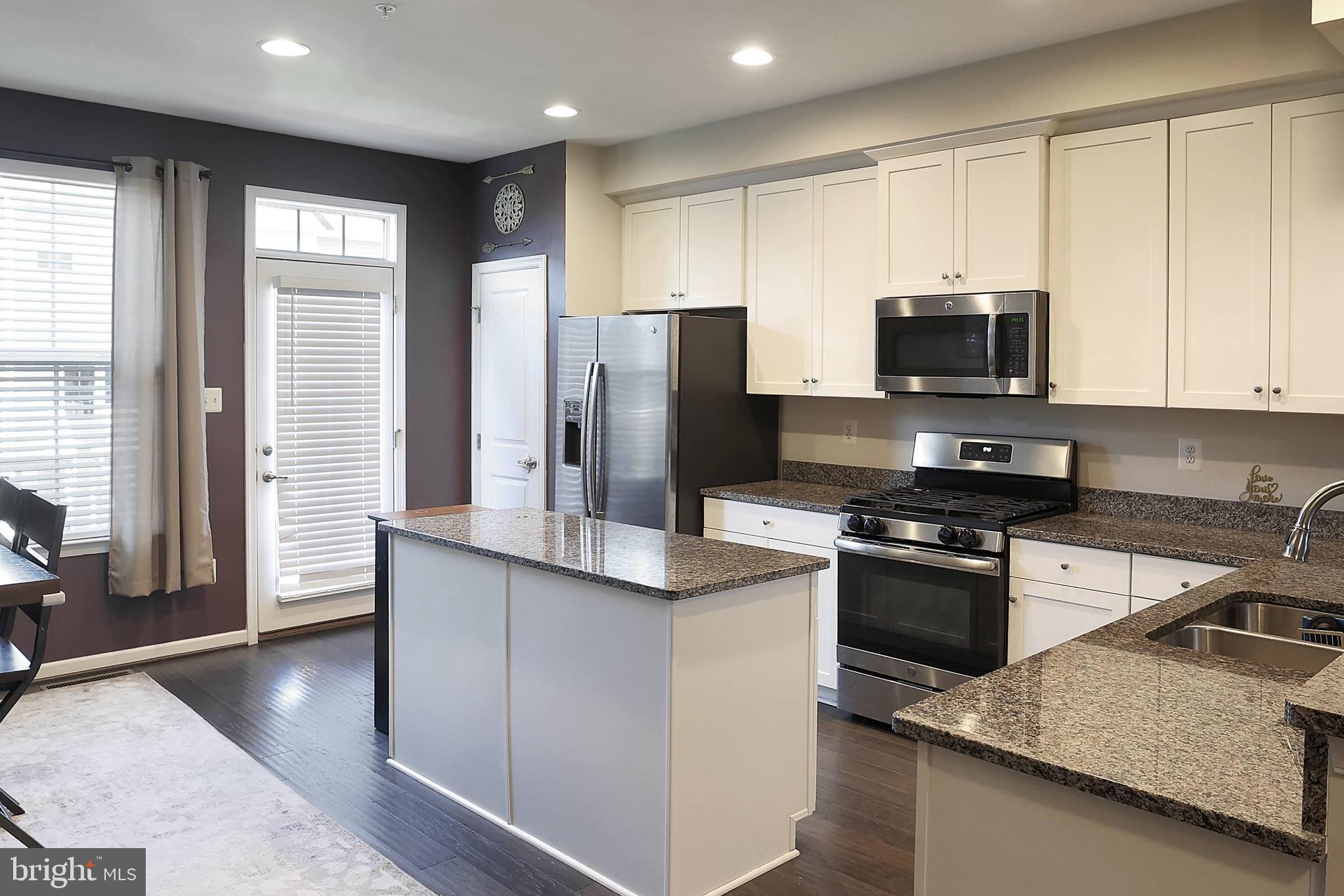 CREEKSIDE VILLAGE AT TANYARD SPRINGS - Residential