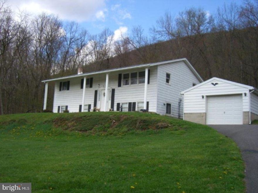 Corporate owned home being sold as-is. No seller disclosure. Buyer needs POF or pre-qual letter w/offer.This property is eligible under the Freddie Mac First Look initiative through 07/20/2013. Investors & second home purchasers may submit offers at any time, however, the offers will not be considered until after the 15 day time period. Utilities are on. Also includes land parcel: 04-33-0057.001. Taxes shown include both parcels. Brand new septic system installed. All offers are to be submitted on WWW.REALTYBID.COM Mailing Address Continued: Ashland Color: White Amp: 200