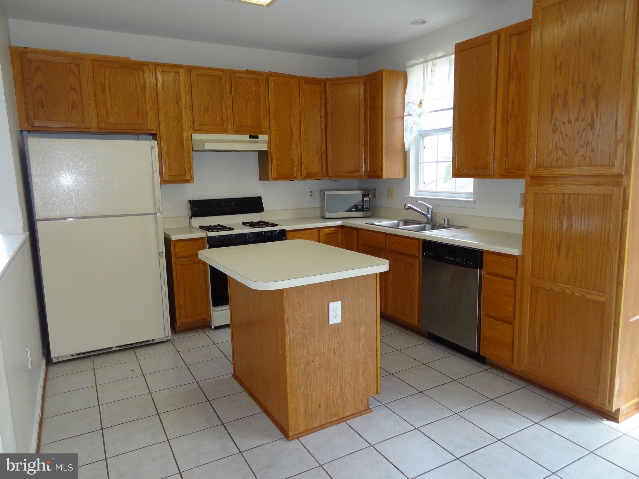 836 KNOB COURT
