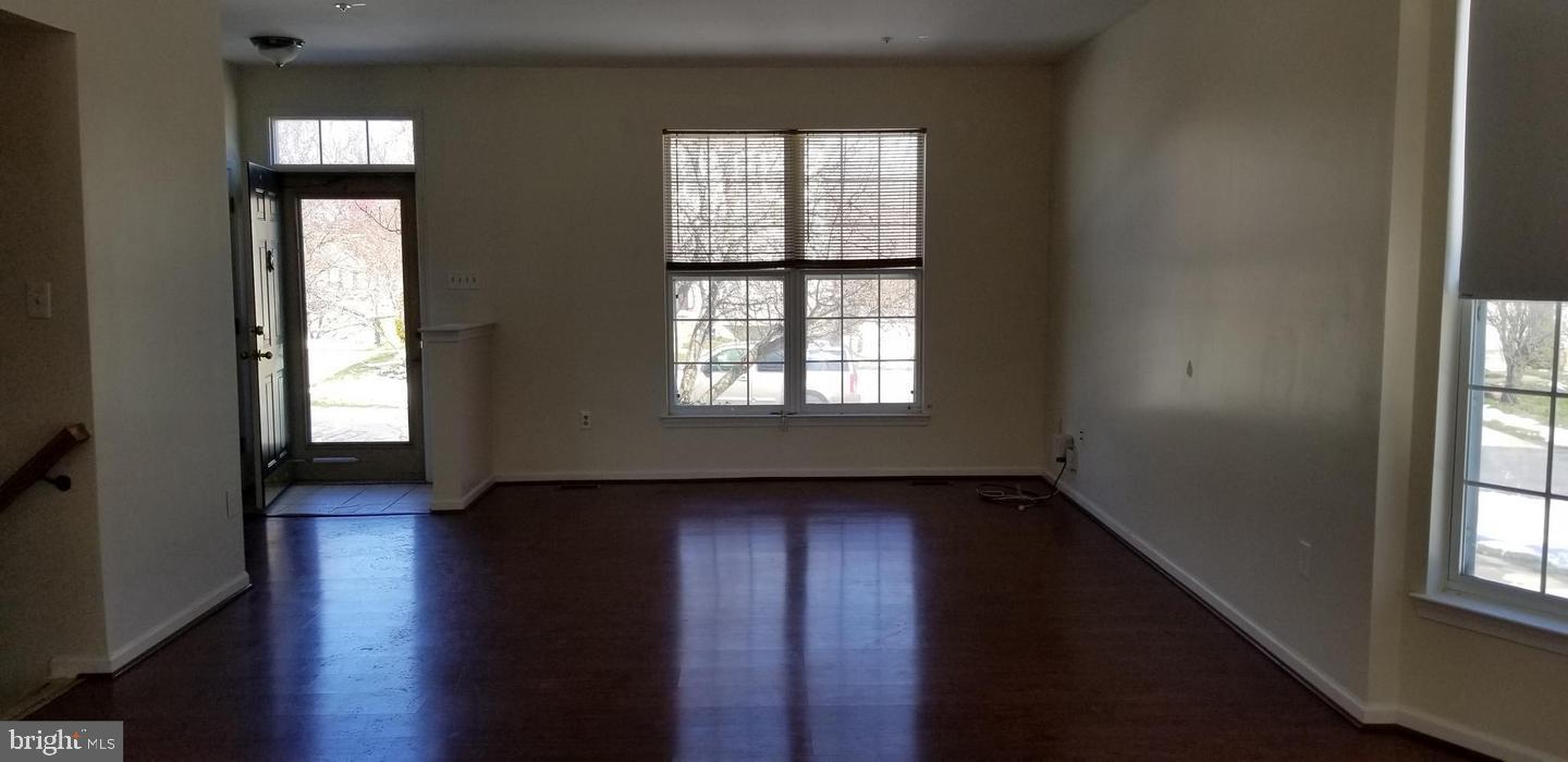 836 KNOB COURT