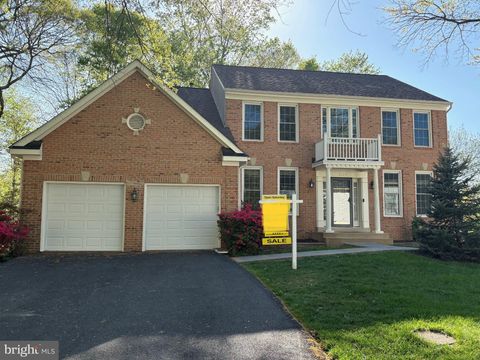 8004 HOLLINGTON PLACE FAIRFAX STATION VA 22039