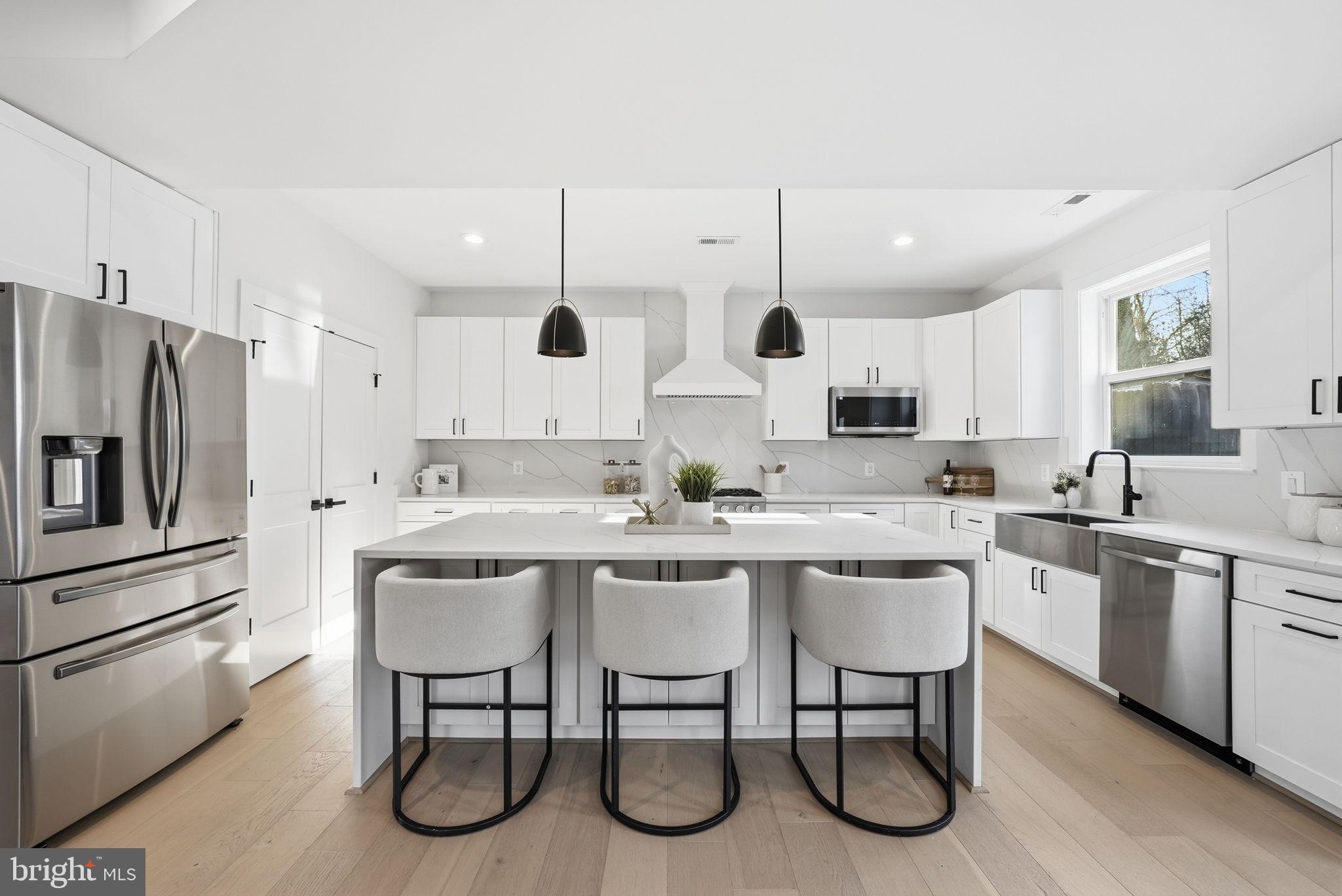 2106 S KENMORE STREET