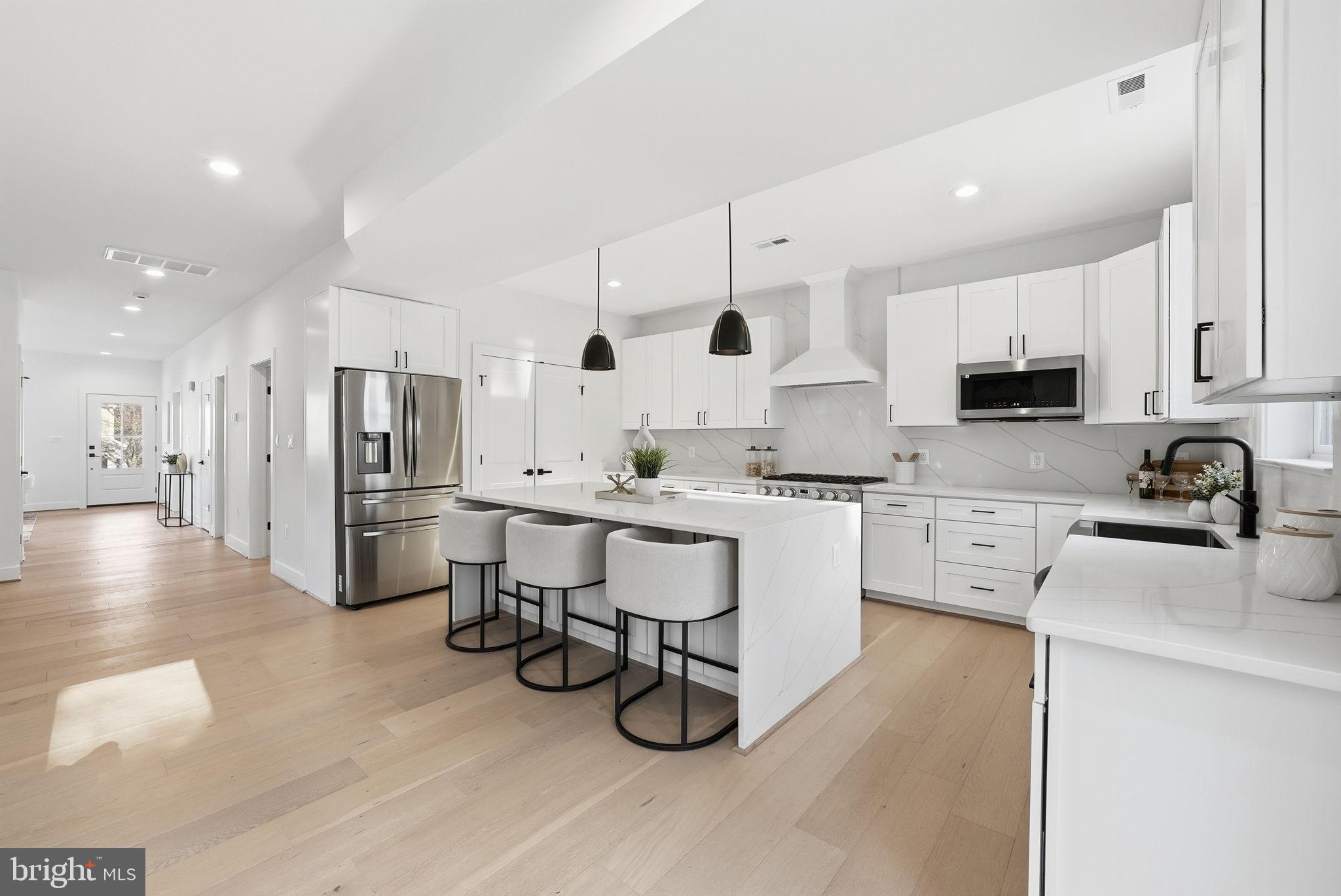 2106 S KENMORE STREET