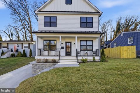 Photo of 2106 S Kenmore Street, ARLINGTON, VA 22204 (MLS # VAAR2065266)