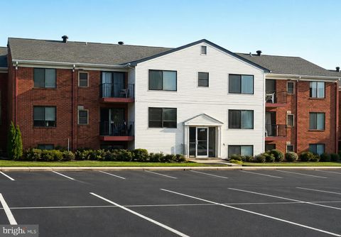 Photo of 125 - P Clubhouse Drive SW #10, LEESBURG, VA 20175 (MLS # VALO2122196)