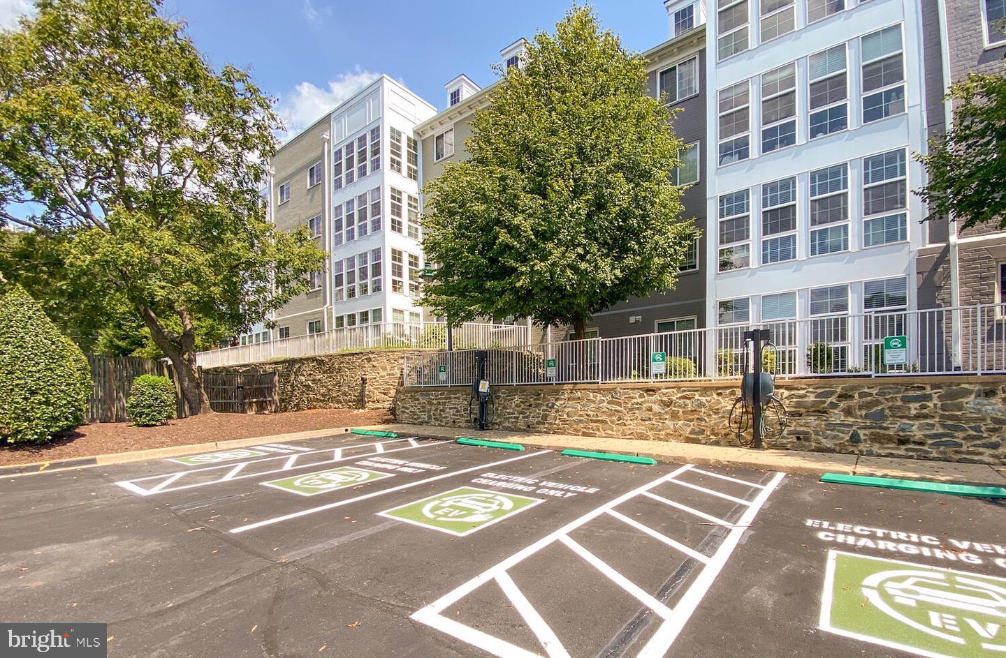 WEST VILLAGE OF SHIRLINGTON - Residential Lease