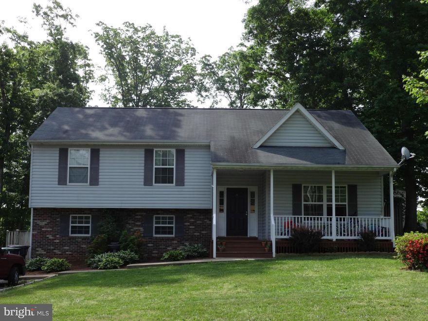 4 bedroom (4th bedroom in basement not to code) 3 bath home for rent in Wilderness Shores. Roomy bedrooms with loads of closet space. Kitchen with sliding door to deck and fenced yard. Roomy, light filled basement. Available for immediate occupancy. Dogs only on a case by case basis. $44 per adult application fee.