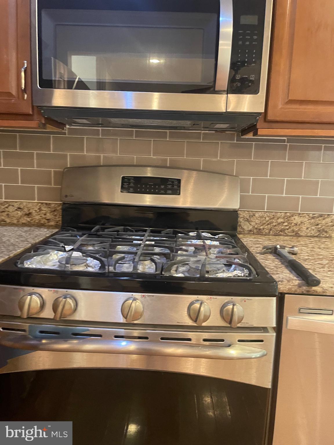 GLASSMANOR - Residential Lease