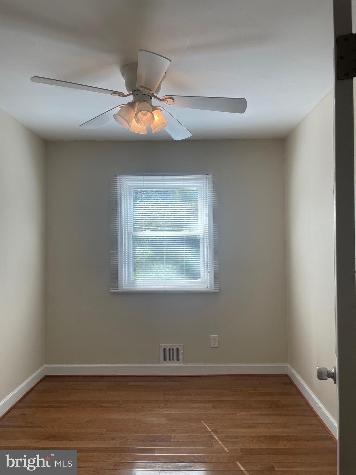 GLASSMANOR - Residential Lease