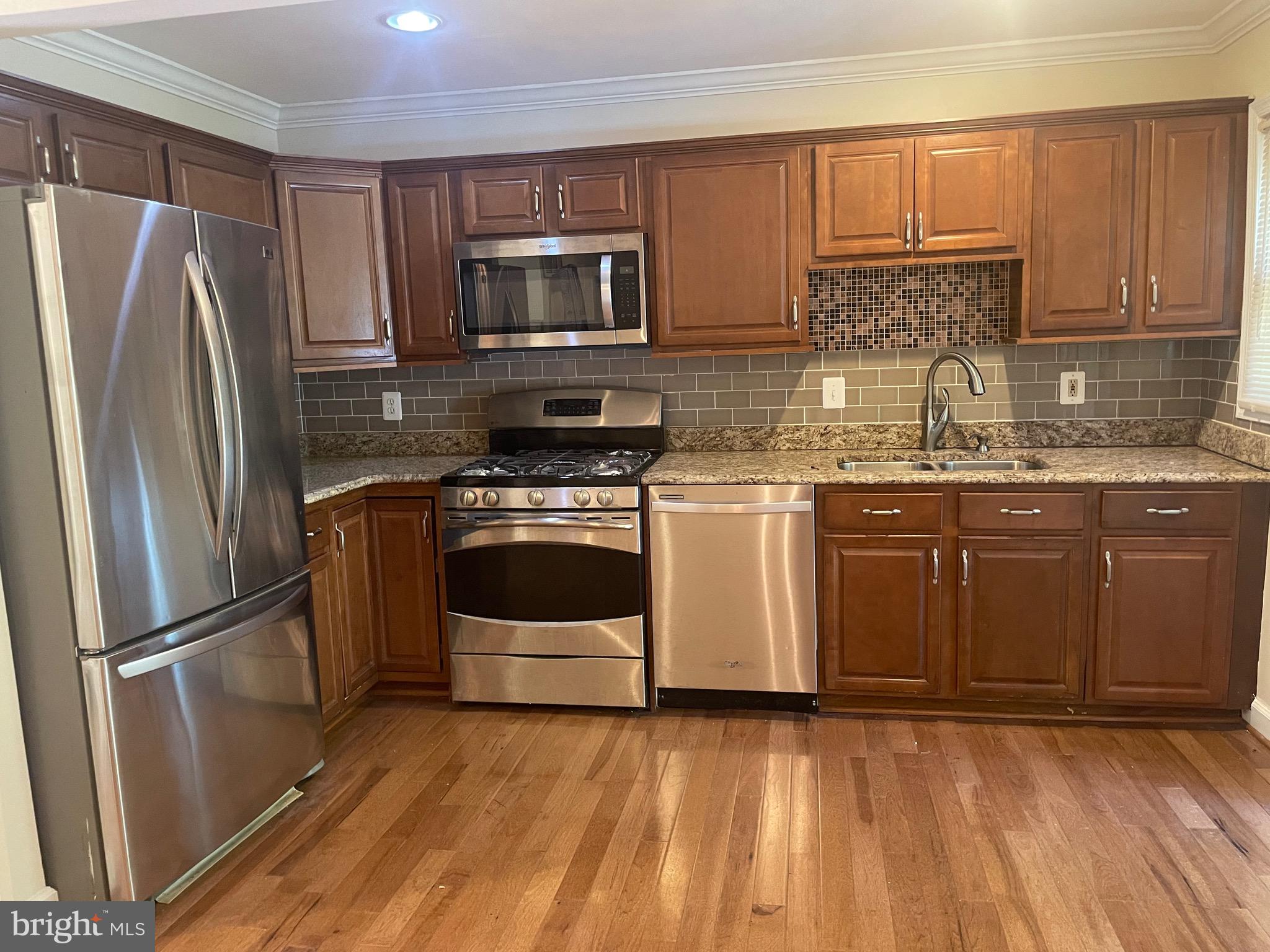 GLASSMANOR - Residential Lease