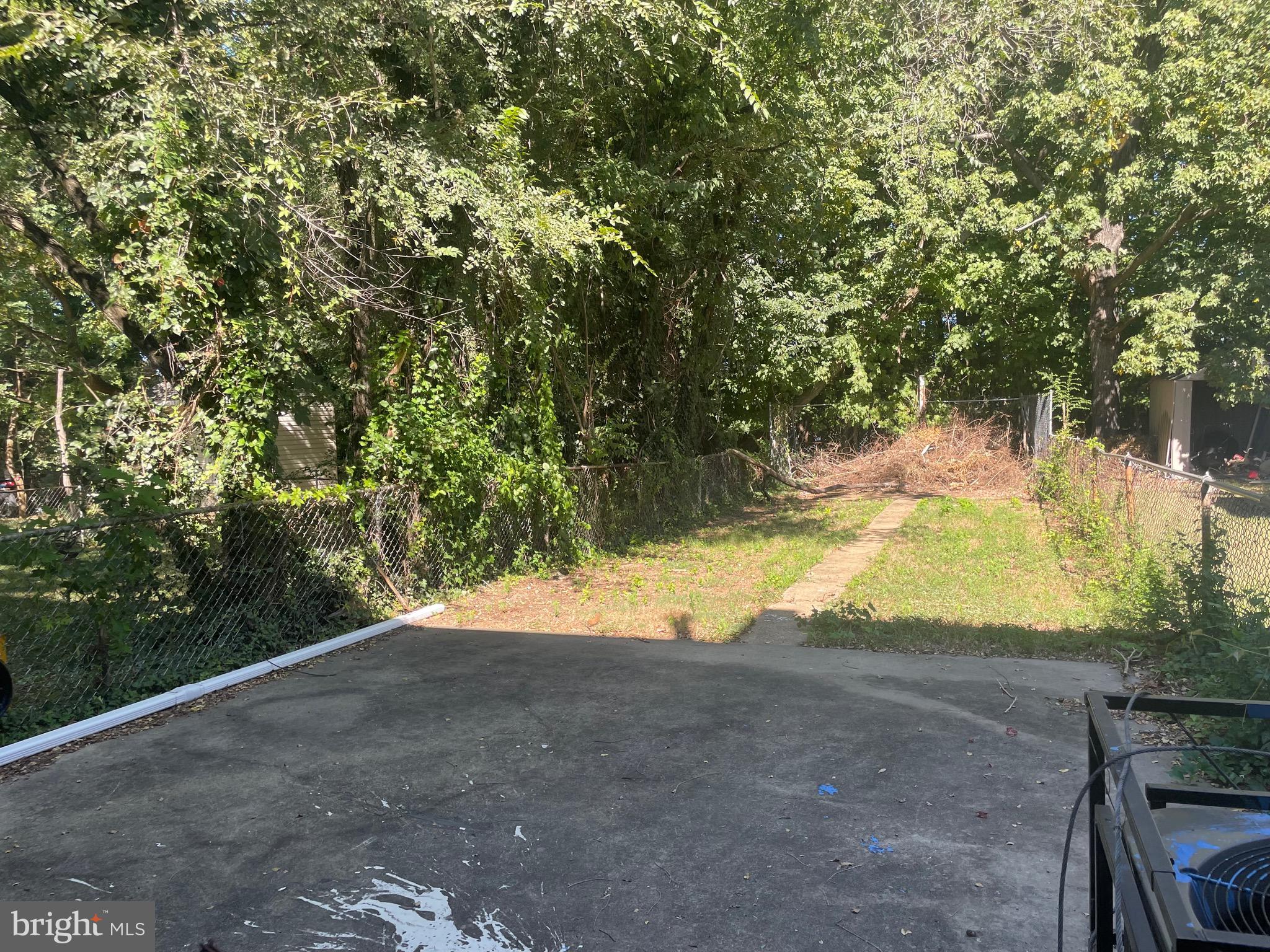 GLASSMANOR - Residential Lease