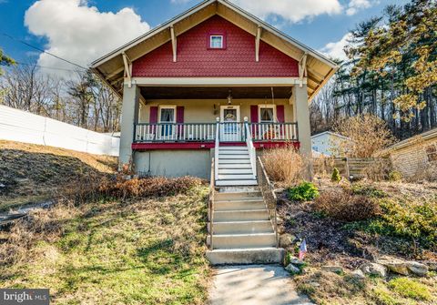 3521 OAK STREET LAURELDALE PA 19605