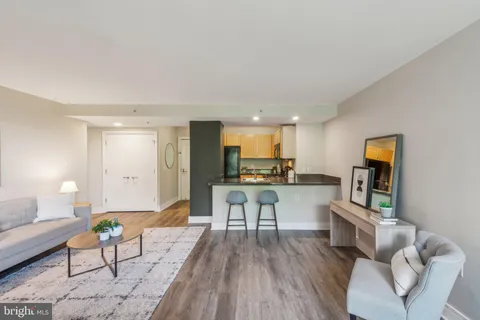 MLS: DCDC2197228