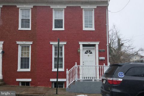 Photo of 212 N Mulberry Street, HAGERSTOWN, MD 21740 (MLS # MDWA2034322)