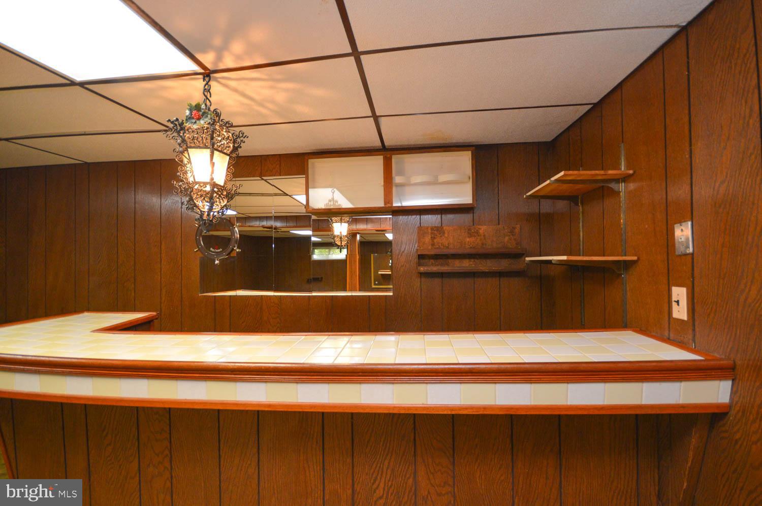 CHRIS MAR MANOR - Residential