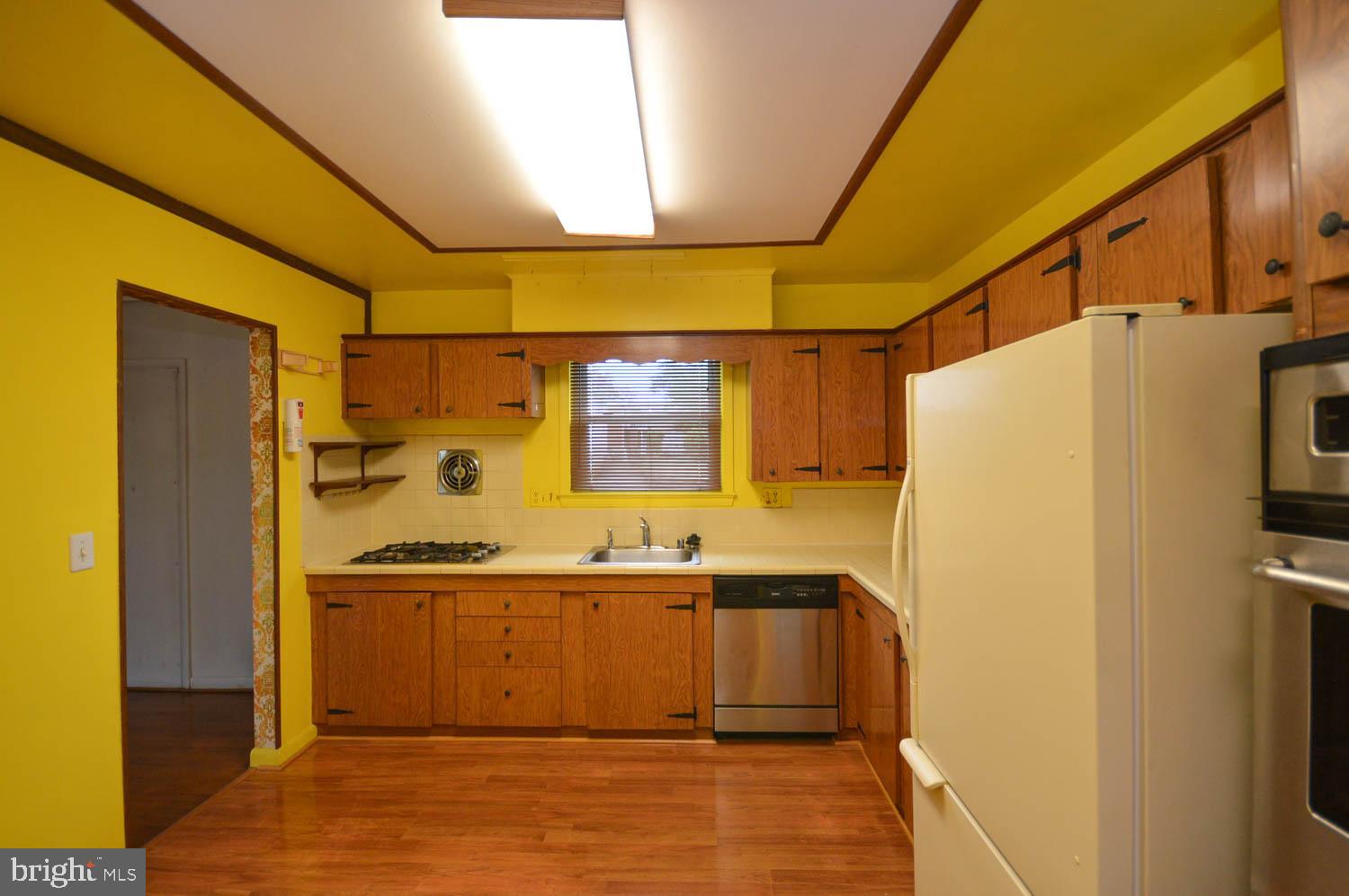 CHRIS MAR MANOR - Residential