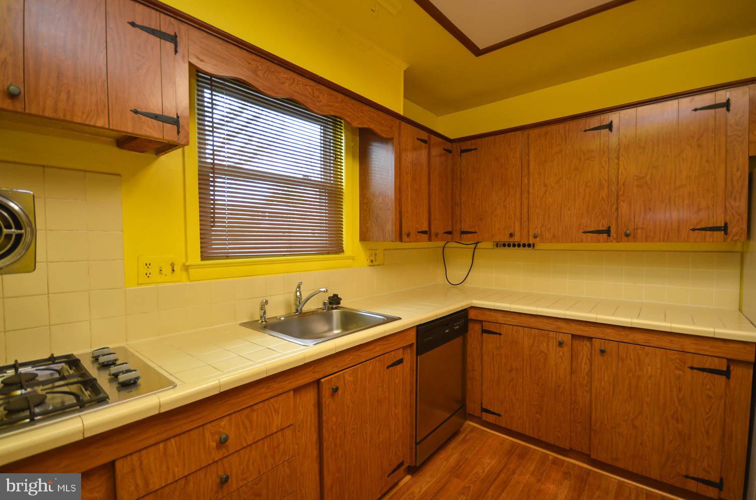 CHRIS MAR MANOR - Residential