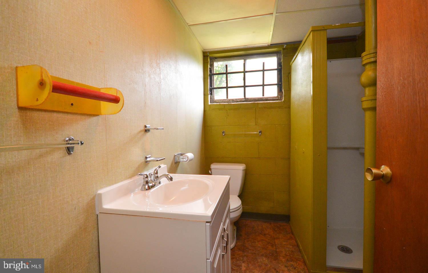 CHRIS MAR MANOR - Residential