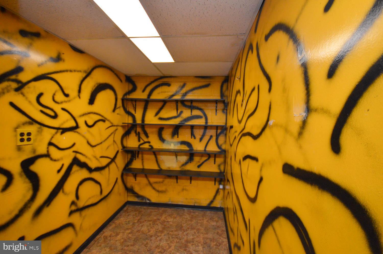 CHRIS MAR MANOR - Residential