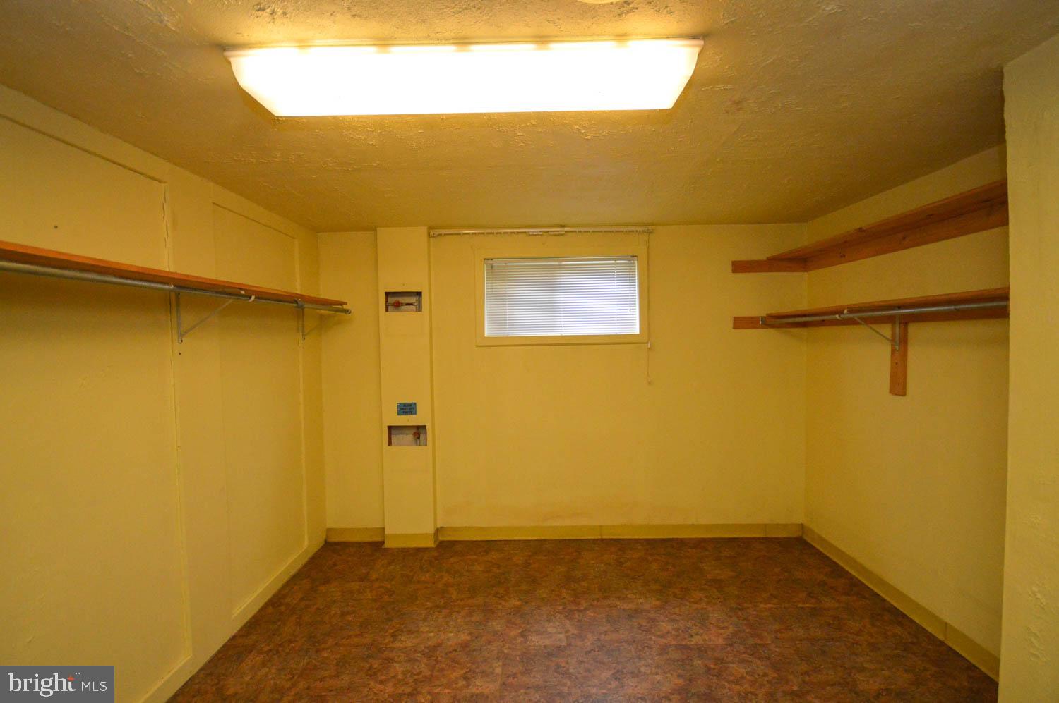 CHRIS MAR MANOR - Residential