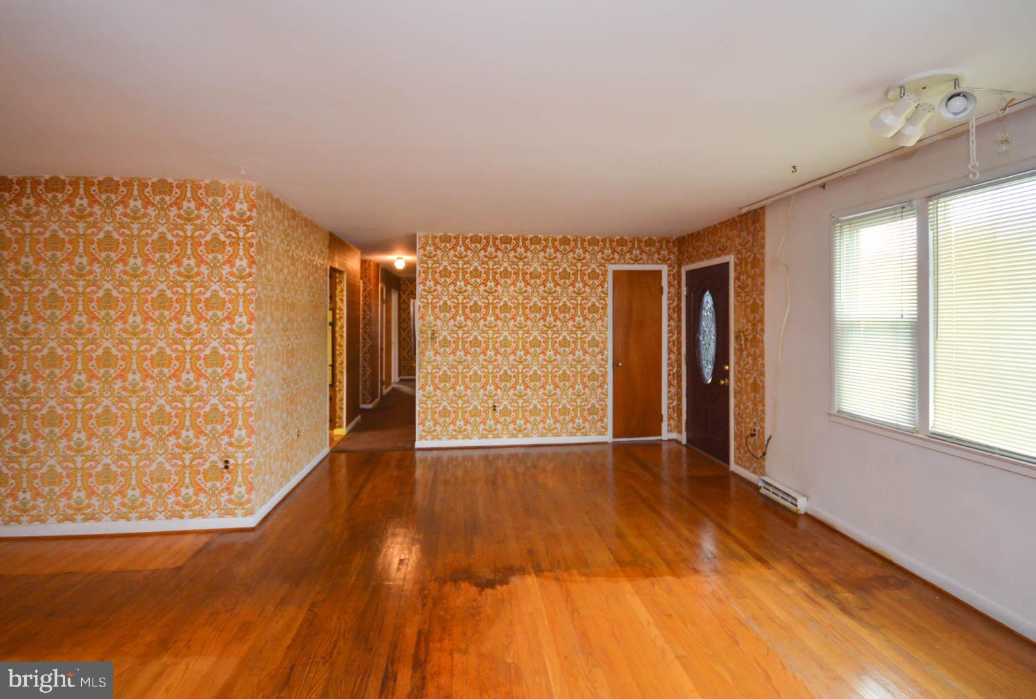 CHRIS MAR MANOR - Residential