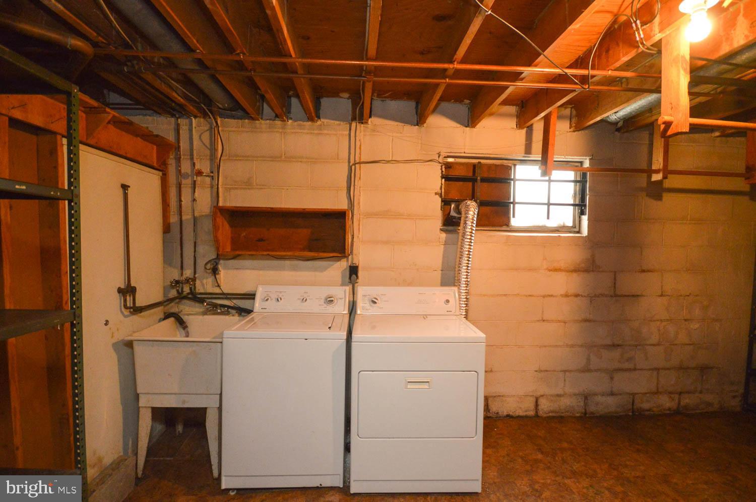 CHRIS MAR MANOR - Residential