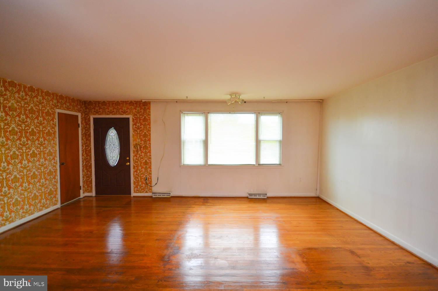 CHRIS MAR MANOR - Residential