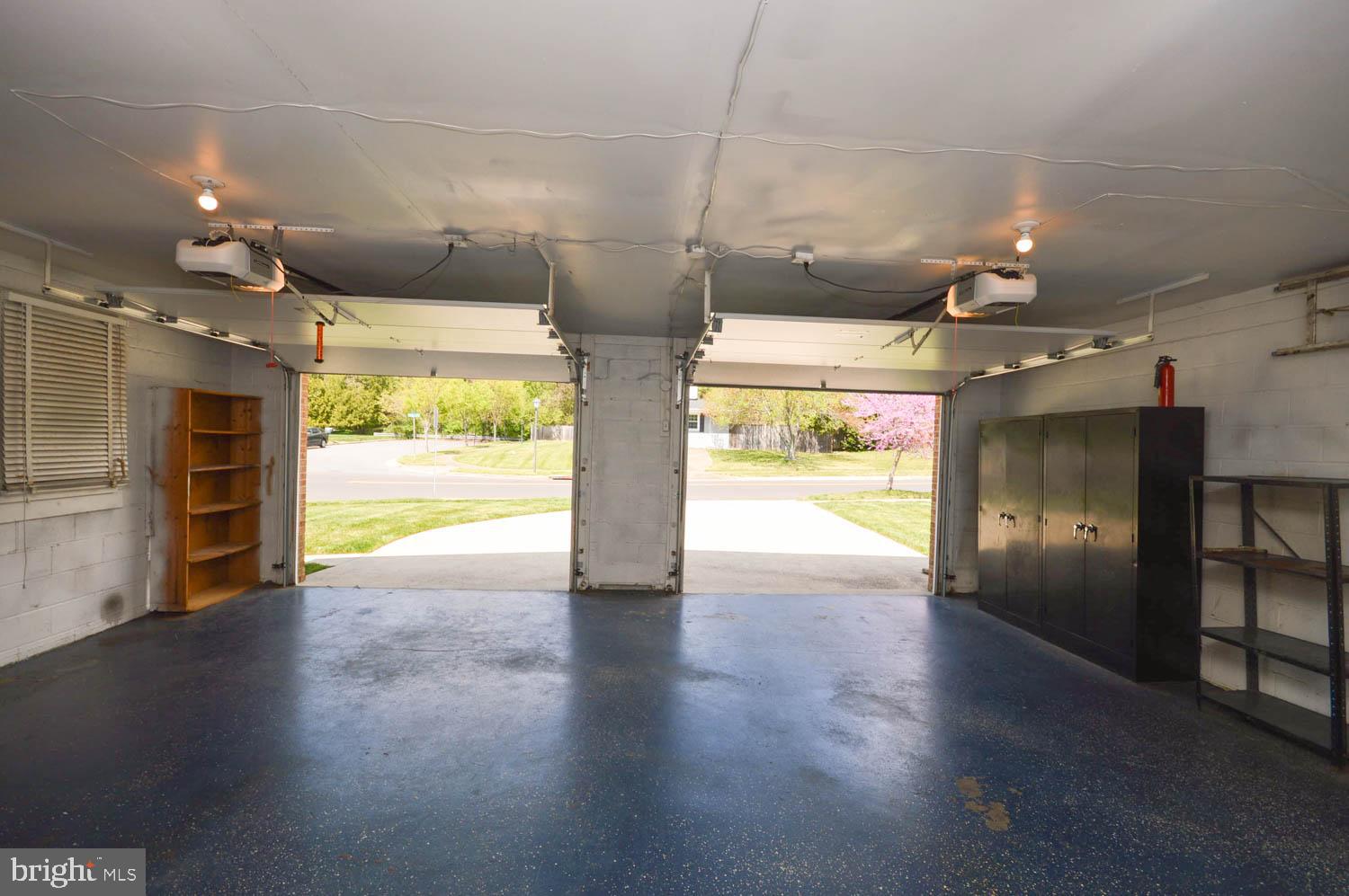 CHRIS MAR MANOR - Residential