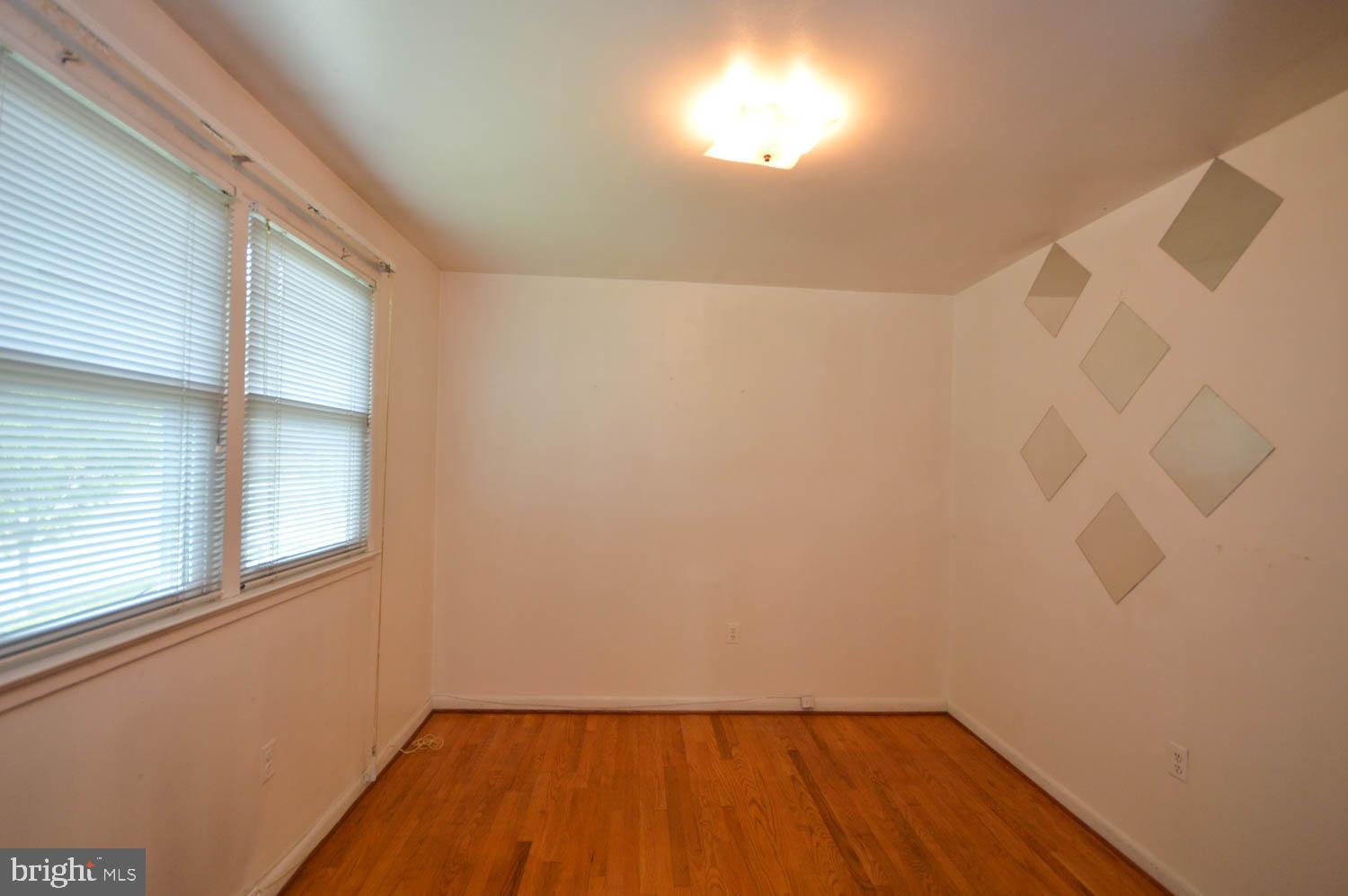 CHRIS MAR MANOR - Residential